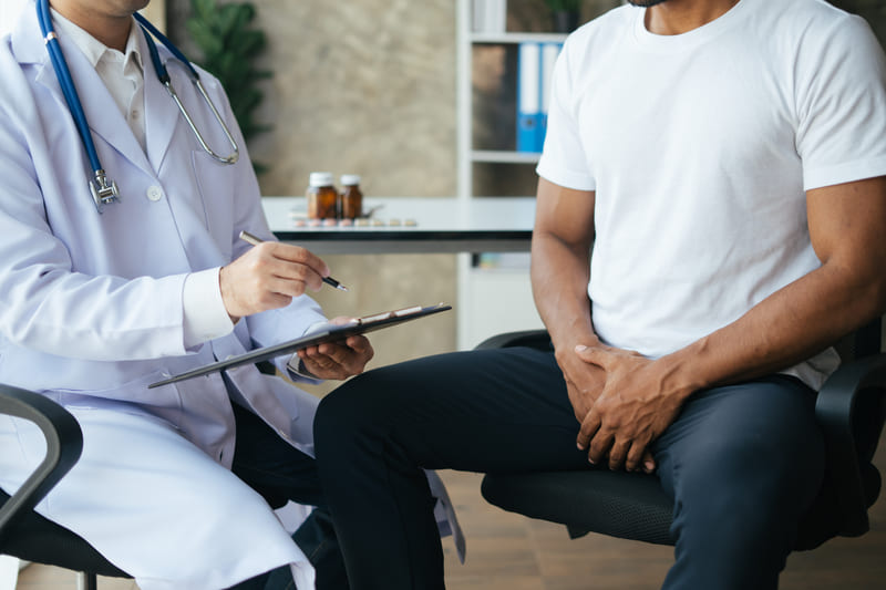 medic si pacient la consultatie (1)